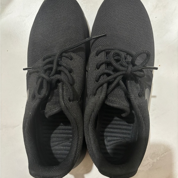 Nike Roche 1 size 7.5 women’s  (all black) - Picture 3 of 3